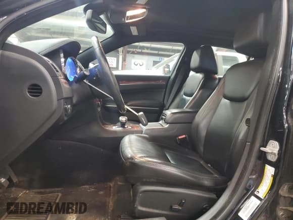 ✅ 2013 Chrysler 300 • VIN: 2C3CCARG6DH568589 • Lot: 93738085. Listed on Copart with 230,390 mi. Free auction sales archive from the USA and detailed vehicle history report at DreamBid. Image 7.