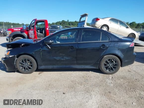 ✅ 2017 Mitsubishi Lancer ES • VIN: JA32U2FU3HU014240 • Lot: 43071177. Wystawiony na IAAI z przebiegiem 91 730 mil. Bezpłatny archiwum sprzedaży aukcyjnych z USA i szczegółowy raport historii pojazdu na DreamBid. Zdjęcie 14.