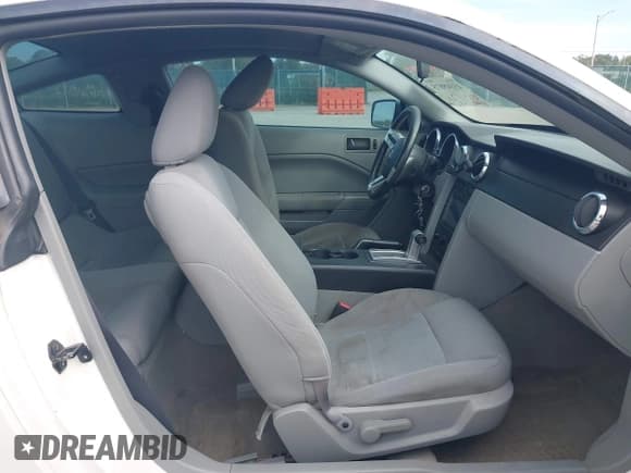 ✅ 2006 Ford Mustang Standard • VIN: 1ZVFT80N065187258 • Lot: 43345875. Listed on IAAI with 225,984 mi. Free auction sales archive from the USA and detailed vehicle history report at DreamBid. Image 5.