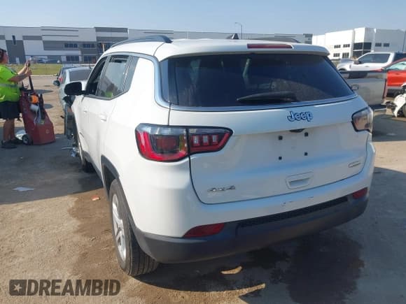 ✅ 2023 Jeep Compass Altitude • VIN: 3C4NJDBN1PT509272 • Lot: 43237556. Wystawiony na IAAI z przebiegiem 58 187 mil. Bezpłatny archiwum sprzedaży aukcyjnych z USA i szczegółowy raport historii pojazdu na DreamBid. Zdjęcie 3.