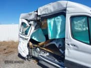 ✅ 2024 Ford Transit Passenger XL • VIN: 1FBAX2X85RKA46890 • Lot: 41648977. Wystawiony na IAAI z przebiegiem 20 637 mil. Bezpłatny archiwum sprzedaży aukcyjnych z USA i szczegółowy raport historii pojazdu na DreamBid. Zdjęcie 17.