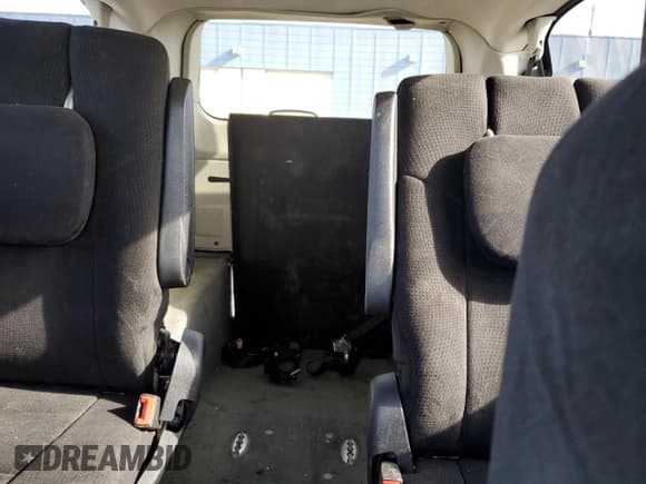 ✅ 2011 Dodge Grand Caravan Express • VIN: 2D4RN4DG0BR603260 • Lot: 89834065. Wystawiony na Copart z przebiegiem 100 094 mil. Bezpłatny archiwum sprzedaży aukcyjnych z USA i szczegółowy raport historii pojazdu na DreamBid. Zdjęcie 10.