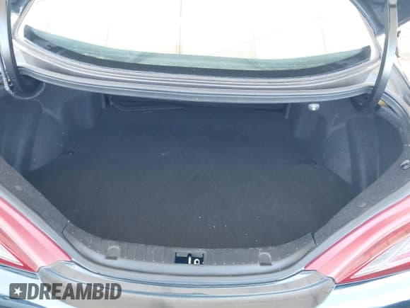 ✅ 2013 Hyundai Genesis Coupe 2.0T • VIN: KMHHT6KD1DU090105 • Lot: 41997413. Wystawiony na IAAI z przebiegiem 88 448 mil. Bezpłatny archiwum sprzedaży aukcyjnych z USA i szczegółowy raport historii pojazdu na DreamBid. Zdjęcie 12.