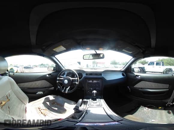 2014 Ford Mustang V6 с VIN 1ZVBP8EM8E5214546, выставлен на аукционе IAAI как лот 42773010 с пробегом 132 666 миль миль и . История ставок и продаж доступна на DreamBid. Изображение 18.