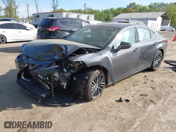 ✅ 2025 Lexus ES 300h • VIN: 58ADA1C19SU055619 • Лот: 42102356. Опубликован ранее на IAAI с пробегом 8 967 миль. Бесплатный доступ к архиву аукционных продаж из США и подробный отчёт об истории автомобиля на DreamBid. Изображение 17.