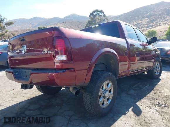 ✅ 2018 Ram 2500 Laramie • VIN: 3C6UR5FL6JG405886 • Lot: 43033386. Listed on IAAI with 48,320 mi. Free auction sales archive from the USA and detailed vehicle history report at DreamBid. Image 4.
