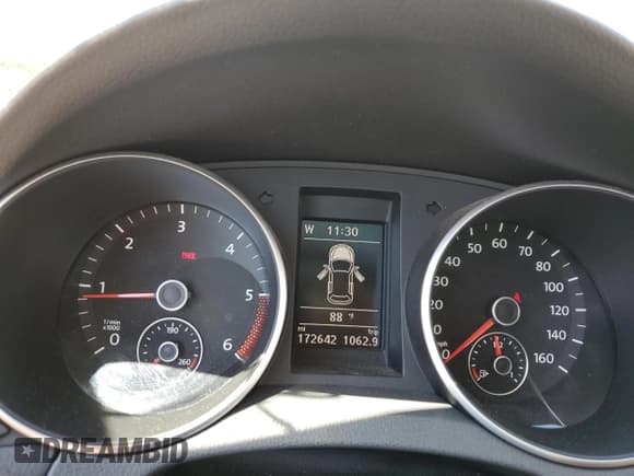 ✅ 2013 Volkswagen Jetta TDI w/Sunroof & Nav • VIN: 3VWML7AJ8DM640434 • Лот: 64828875. Опубликован ранее на Copart с пробегом 172 642 миль. Бесплатный доступ к архиву аукционных продаж из США и подробный отчёт об истории автомобиля на DreamBid. Изображение 9.