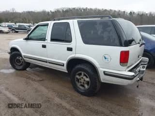✅ 1998 Chevrolet Blazer LT • VIN: 1GNDT13WXW2290766 • Lot: 41729320. Wystawiony na IAAI z przebiegiem 160 353 mil. Bezpłatny archiwum sprzedaży aukcyjnych z USA i szczegółowy raport historii pojazdu na DreamBid. Zdjęcie 3.
