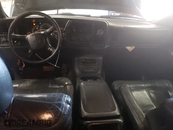 ✅ 2001 Chevrolet Silverado 2500HD • VIN: 1GCHK23121F152745 • Lot: 86510024. Wystawiony na Copart z przebiegiem 329 150 mil. Bezpłatny archiwum sprzedaży aukcyjnych z USA i szczegółowy raport historii pojazdu na DreamBid. Zdjęcie 8.