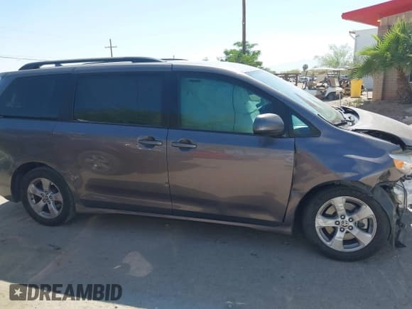 ✅ 2020 Toyota Sienna LE Auto Access Seat • VIN: 5TDKZ3DC0LS070040 • Lot: 42273074. Listed on IAAI with 70,180 mi. Free auction sales archive from the USA and detailed vehicle history report at DreamBid. Image 14.