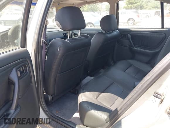 ✅ 2000 Infiniti G20 Luxury • VIN: JNKCP11A2YT350566 • Lot: 42963376. Listed on IAAI with 204,843 mi. Free auction sales archive from the USA and detailed vehicle history report at DreamBid. Image 8.