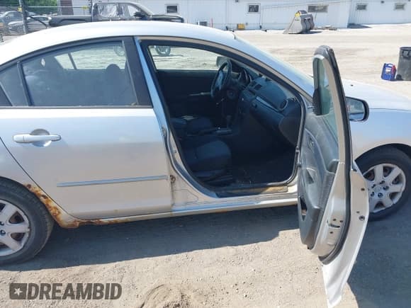 ✅ 2008 Mazda 3 Sport • VIN: JM1BK12F481792783 • Lot: 42142501. Wystawiony na IAAI z przebiegiem 168 739 mil. Bezpłatny archiwum sprzedaży aukcyjnych z USA i szczegółowy raport historii pojazdu na DreamBid. Zdjęcie 5.