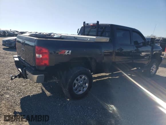 ✅ 2014 Chevrolet Silverado 2500HD High Country • VIN: 1GC1KXEG8EF186954 • Лот: 84078324. Опубликован ранее на Copart с пробегом 129 232 миль. Бесплатный доступ к архиву аукционных продаж из США и подробный отчёт об истории автомобиля на DreamBid. Изображение 3.