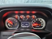 ✅ 2022 Chevrolet Silverado 1500 Custom Trail Boss • VIN: 3GCPDCEK5NG566222 • Lot: 85737375. Wystawiony na Copart z przebiegiem 21 335 mil. Bezpłatny archiwum sprzedaży aukcyjnych z USA i szczegółowy raport historii pojazdu na DreamBid. Zdjęcie 9.