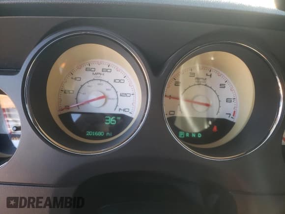 ✅ 2013 Dodge Challenger Rallye Redline • VIN: 2C3CDYAG4DH676100 • Lot: 87619285. Wystawiony na Copart z przebiegiem 201 680 mil. Bezpłatny archiwum sprzedaży aukcyjnych z USA i szczegółowy raport historii pojazdu na DreamBid. Zdjęcie 9.