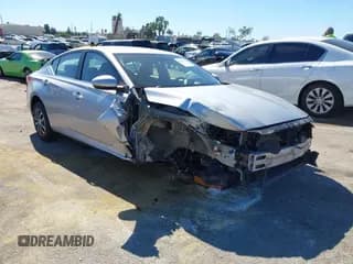 ✅ 2020 Nissan Altima S • VIN: 1N4BL4BV7LC250442 • Lot: 43454777. Wystawiony na IAAI z przebiegiem 105 305 mil. Bezpłatny archiwum sprzedaży aukcyjnych z USA i szczegółowy raport historii pojazdu na DreamBid. Zdjęcie 1.