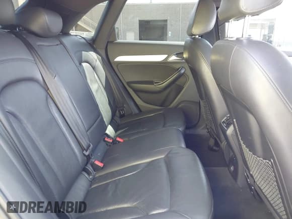 ✅ 2015 Audi Q3 Premium Plus • VIN: WA1BFCFS0FR006011 • Lot: 42831727. Wystawiony na IAAI z przebiegiem 130 773 mil. Bezpłatny archiwum sprzedaży aukcyjnych z USA i szczegółowy raport historii pojazdu na DreamBid. Zdjęcie 8.