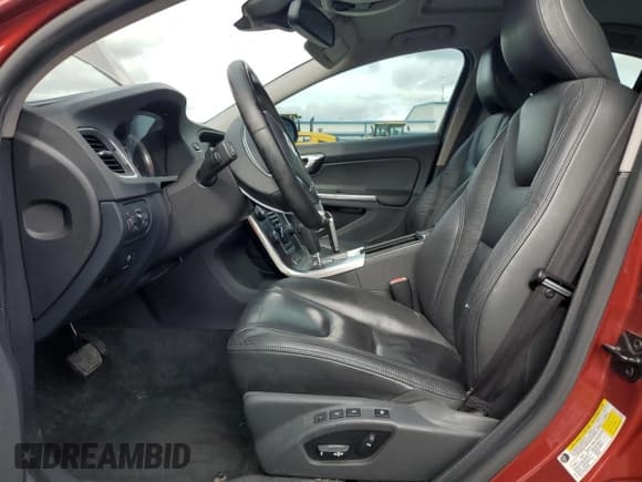 ✅ 2011 Volvo S60 • VIN: YV1902FH7B2014740 • Lot: 81901155. Wystawiony na Copart z przebiegiem 127 597 mil. Bezpłatny archiwum sprzedaży aukcyjnych z USA i szczegółowy raport historii pojazdu na DreamBid. Zdjęcie 7.