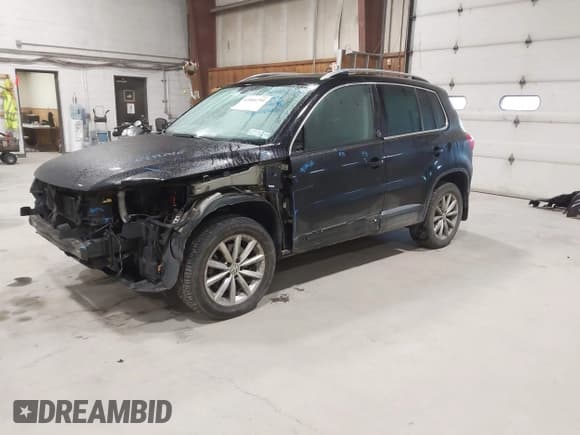 ✅ 2017 Volkswagen Tiguan Wolfsburg Edition • VIN: WVGSV7AX0HK015009 • Lot: 43466791. Wystawiony na IAAI z przebiegiem 104 969 mil. Bezpłatny archiwum sprzedaży aukcyjnych z USA i szczegółowy raport historii pojazdu na DreamBid. Zdjęcie 2.