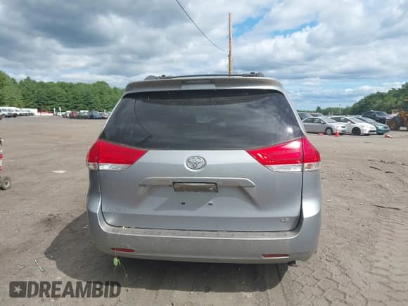 ✅ 2012 Toyota Sienna LE AAS • VIN: 5TDKK3DC1CS205594 • Lot: 42749193. Listed on IAAI with 129,363 mi. Free auction sales archive from the USA and detailed vehicle history report at DreamBid. Image 16.