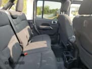 ✅ 2020 Jeep Wrangler Unlimited Sahara • VIN: 1C4HJXEM2LW337002 • Lot: 71056504. Wystawiony na Copart z przebiegiem Nie podano. Bezpłatny archiwum sprzedaży aukcyjnych z USA i szczegółowy raport historii pojazdu na DreamBid. Zdjęcie 10.