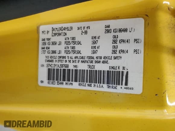 ✅ 1999 Dodge 1500 • VIN: 1B7HC13Y1XJ587668 • Lot: 82743705. Wystawiony na Copart z przebiegiem 170 127 mil. Bezpłatny archiwum sprzedaży aukcyjnych z USA i szczegółowy raport historii pojazdu na DreamBid. Zdjęcie 12.