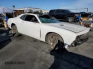 ✅ 2014 Dodge Challenger SXT • VIN: 2C3CDYAG1EH270695 • Lot: 76572104. Wystawiony na Copart z przebiegiem Nie podano. Bezpłatny archiwum sprzedaży aukcyjnych z USA i szczegółowy raport historii pojazdu na DreamBid. Zdjęcie 4.