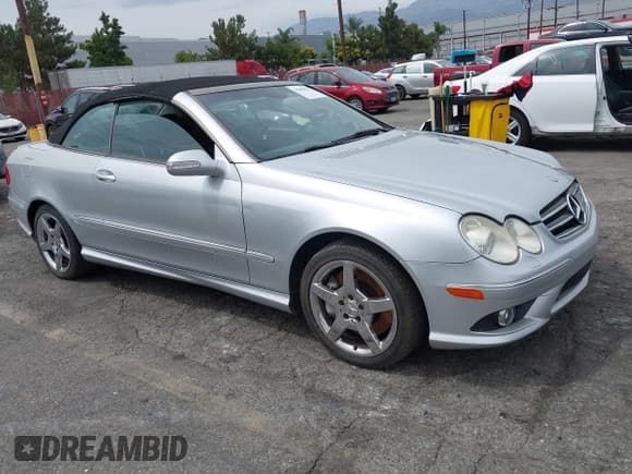 ✅ 2007 Mercedes-Benz CLK 550 • VIN: WDBTK72F77T080597 • Lot: 43088622. Wystawiony na IAAI z przebiegiem 172 681 mil. Bezpłatny archiwum sprzedaży aukcyjnych z USA i szczegółowy raport historii pojazdu na DreamBid. Zdjęcie 1.