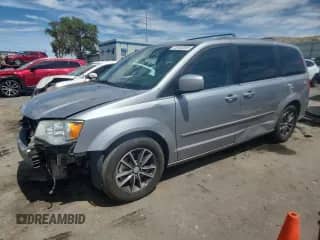 2017 Dodge Grand Caravan SXT z VIN 2C4RDGCG1HR842893, wystawiony jako Copart lot #70762035 z przebiegiem 78 364 mil mil oraz Szkoda całkowita • Salvage title. Historia ofert i sprzedaży dostępna na DreamBid. Obrazek 1.
