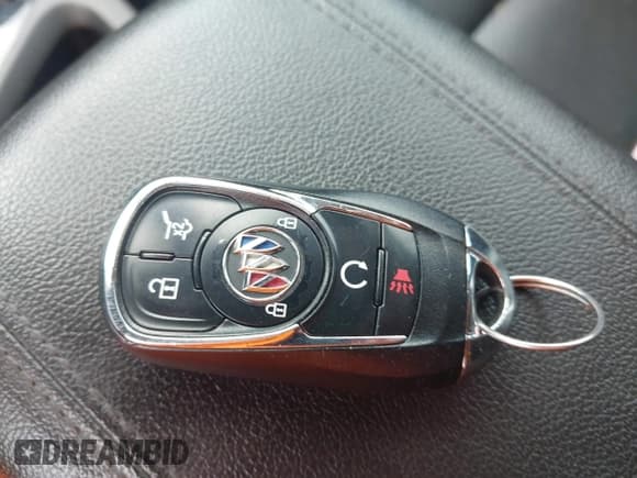 ✅ 2021 Buick Encore GX Essence • VIN: KL4MMGSL7MB038920 • Lot: 43193813. Wystawiony na IAAI z przebiegiem 64 593 mil. Bezpłatny archiwum sprzedaży aukcyjnych z USA i szczegółowy raport historii pojazdu na DreamBid. Zdjęcie 11.