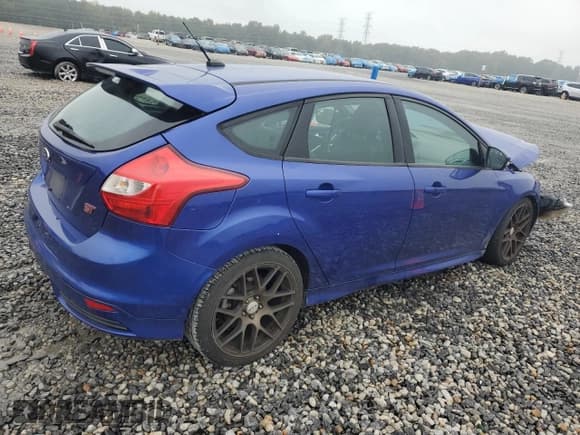 ✅ 2013 Ford Focus ST • VIN: 1FADP3L97DL254548 • Lot: 89503675. Wystawiony na Copart z przebiegiem 127 234 mil. Bezpłatny archiwum sprzedaży aukcyjnych z USA i szczegółowy raport historii pojazdu na DreamBid. Zdjęcie 3.