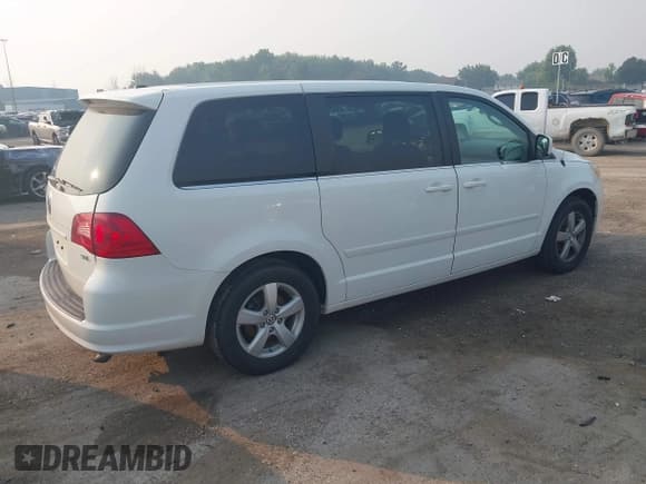 ✅ 2010 Volkswagen Routan SEL • VIN: 2V4RW5DX5AR295264 • Lot: 42871295. Wystawiony na IAAI z przebiegiem 125 541 mil. Bezpłatny archiwum sprzedaży aukcyjnych z USA i szczegółowy raport historii pojazdu na DreamBid. Zdjęcie 4.