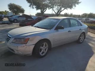 ✅ 2010 Hyundai Sonata SE • VIN: 5NPEU4AC1AH626705 • Лот: 82687515. Опубликован ранее на Copart с пробегом 181 890 миль. Бесплатный доступ к архиву аукционных продаж из США и подробный отчёт об истории автомобиля на DreamBid. Изображение 1.