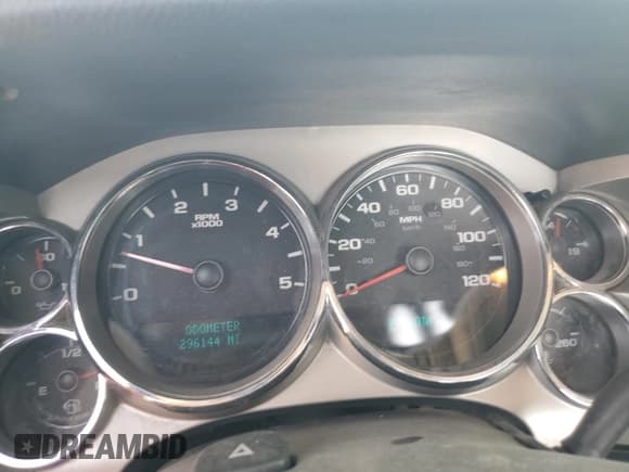 ✅ 2007 Chevrolet Silverado 2500HD 1LT • VIN: 1GCHK24667E575899 • Lot: 65538014. Wystawiony na Copart z przebiegiem 296 144 mil. Bezpłatny archiwum sprzedaży aukcyjnych z USA i szczegółowy raport historii pojazdu na DreamBid. Zdjęcie 9.