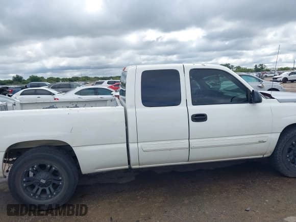 ✅ 2004 Chevrolet Silverado 1500 LS • VIN: 2GCEC19TX41117000 • Лот: 43299778. Опубликован ранее на IAAI с пробегом 219 972 миль. Бесплатный доступ к архиву аукционных продаж из США и подробный отчёт об истории автомобиля на DreamBid. Изображение 13.