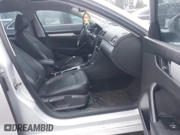 ✅ 2013 Volkswagen Passat SE • VIN: 1VWBN7A39DC035312 • Lot: 43887122. Listed on IAAI with 143,911 mi. Free auction sales archive from the USA and detailed vehicle history report at DreamBid. Image 5.