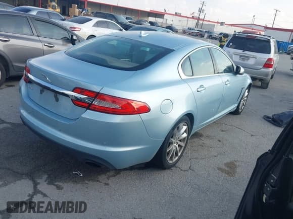 ✅ 2013 Jaguar XF RWD • VIN: SAJWA0ES8DPS99771 • Lot: 43744791. Wystawiony na IAAI z przebiegiem 172 530 mil. Bezpłatny archiwum sprzedaży aukcyjnych z USA i szczegółowy raport historii pojazdu na DreamBid. Zdjęcie 4.