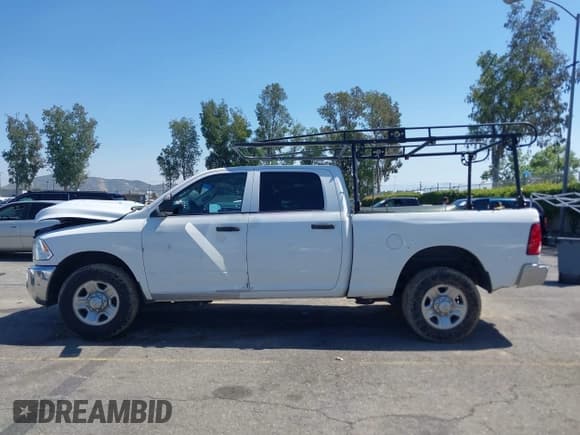 ✅ 2017 Ram 2500 Tradesman • VIN: 3C6UR4CJ0HG587687 • Лот: 42225541. Опубликован ранее на IAAI с пробегом 46 211 миль. Бесплатный доступ к архиву аукционных продаж из США и подробный отчёт об истории автомобиля на DreamBid. Изображение 14.