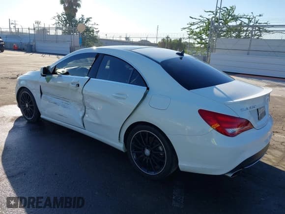 ✅ 2014 Mercedes-Benz CLA 250 • VIN: WDDSJ4EB6EN132042 • Lot: 43469570. Listed on IAAI with 160,848 mi. Free auction sales archive from the USA and detailed vehicle history report at DreamBid. Image 3.