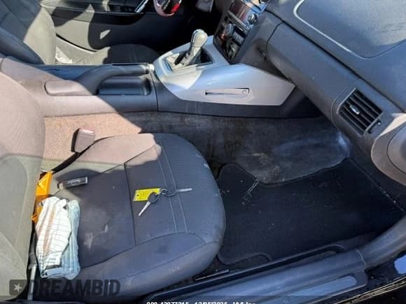 ✅ 2008 Saturn Sky • VIN: 1G8MB35B28Y112393 • Lot: 43877315. Listed on IAAI with 198,499 mi. Free auction sales archive from the USA and detailed vehicle history report at DreamBid. Image 5.