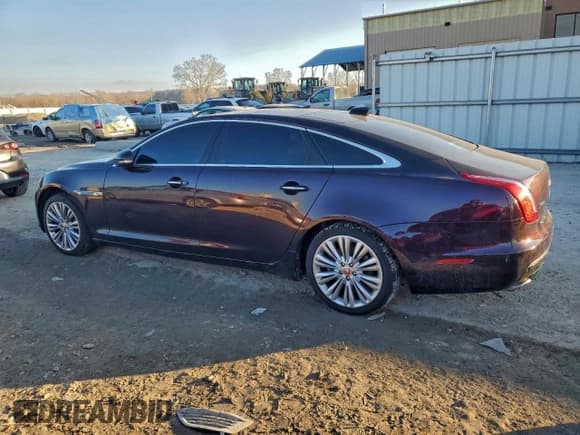 ✅ 2016 Jaguar XJ Portfolio • VIN: SAJWJ2GD3G8V99663 • Lot: 96608005. Wystawiony na Copart z przebiegiem 92 910 mil. Bezpłatny archiwum sprzedaży aukcyjnych z USA i szczegółowy raport historii pojazdu na DreamBid. Zdjęcie 2.