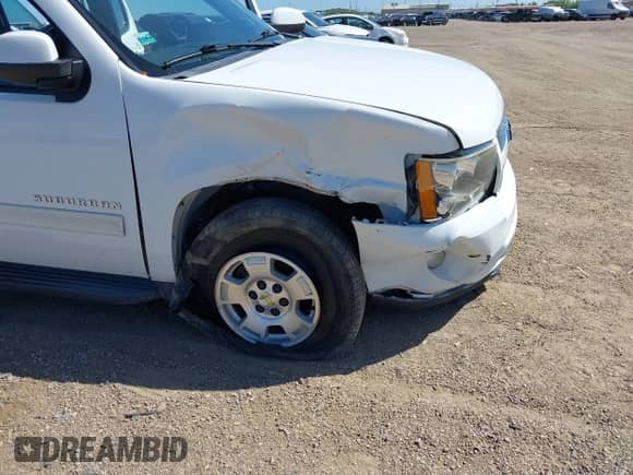 2014 Chevrolet Suburban LT z VIN 1GNSCJE0XER245963, wystawiony jako IAAI lot #43110230 z przebiegiem 160 648 mil mil oraz . Historia ofert i sprzedaży dostępna na DreamBid. Obrazek 6.