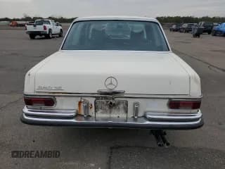 ✅ 1968 Mercedes-Benz 280 • VIN: 10801812000678 • Лот: 92544245. Опубликован ранее на Copart с пробегом 37 290 миль. Бесплатный доступ к архиву аукционных продаж из США и подробный отчёт об истории автомобиля на DreamBid. Изображение 6.