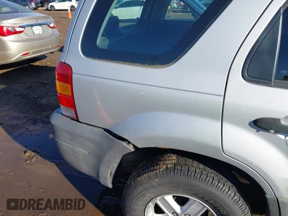 ✅ 2007 Ford Escape XLS • VIN: 1FMCU02Z97KA20528 • Lot: 43528799. Listed on IAAI with Not provided. Free auction sales archive from the USA and detailed vehicle history report at DreamBid. Image 12.