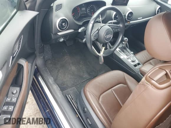 ✅ 2018 Audi A3 Cabriolet Premium • VIN: WAU6ULFFXJ1002651 • Лот: 81272395. Опубликован ранее на Copart с пробегом 52 689 миль. Бесплатный доступ к архиву аукционных продаж из США и подробный отчёт об истории автомобиля на DreamBid. Изображение 8.