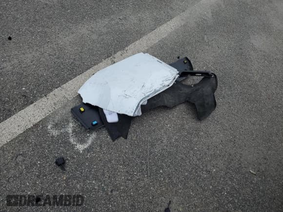 ✅ 2023 Chevrolet Traverse LT Cloth • VIN: 1GNERGKWXPJ175177 • Lot: 66147504. Wystawiony na Copart z przebiegiem 22 893 mil. Bezpłatny archiwum sprzedaży aukcyjnych z USA i szczegółowy raport historii pojazdu na DreamBid. Zdjęcie 13.