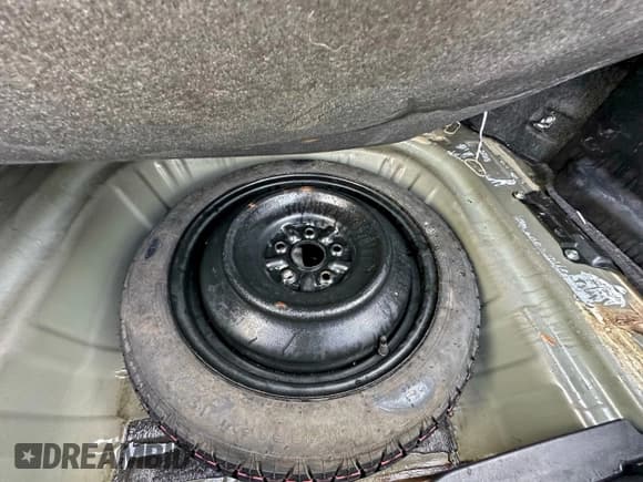 ✅ 2014 Lexus ES 300h • VIN: JTHBW1GG3E2048022 • Lot: 96199425. Wystawiony na Copart z przebiegiem 243 901 mil. Bezpłatny archiwum sprzedaży aukcyjnych z USA i szczegółowy raport historii pojazdu na DreamBid. Zdjęcie 15.