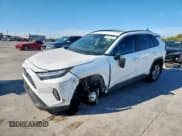 ✅ 2024 Toyota RAV4 XLE • VIN: 2T3W1RFV8RW309500 • Lot: 92720405. Wystawiony na Copart z przebiegiem 28 717 mil. Bezpłatny archiwum sprzedaży aukcyjnych z USA i szczegółowy raport historii pojazdu na DreamBid. Zdjęcie 1.