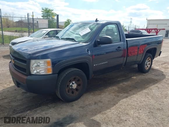 ✅ 2007 Chevrolet Silverado 1500 Work Truck • VIN: 1GCEC14C27Z570997 • Лот: 42192143. Опубликован ранее на IAAI с пробегом 215 940 миль. Бесплатный доступ к архиву аукционных продаж из США и подробный отчёт об истории автомобиля на DreamBid. Изображение 2.