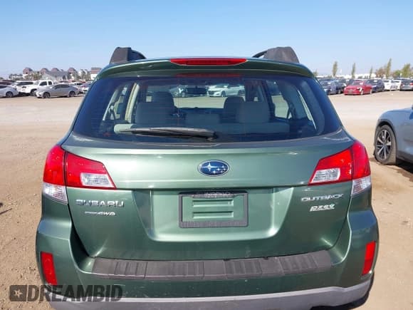 ✅ 2014 Subaru Outback 2.5i • VIN: 4S4BRBAC8E1201354 • Lot: 43663157. Listed on IAAI with 176,607 mi. Free auction sales archive from the USA and detailed vehicle history report at DreamBid. Image 16.